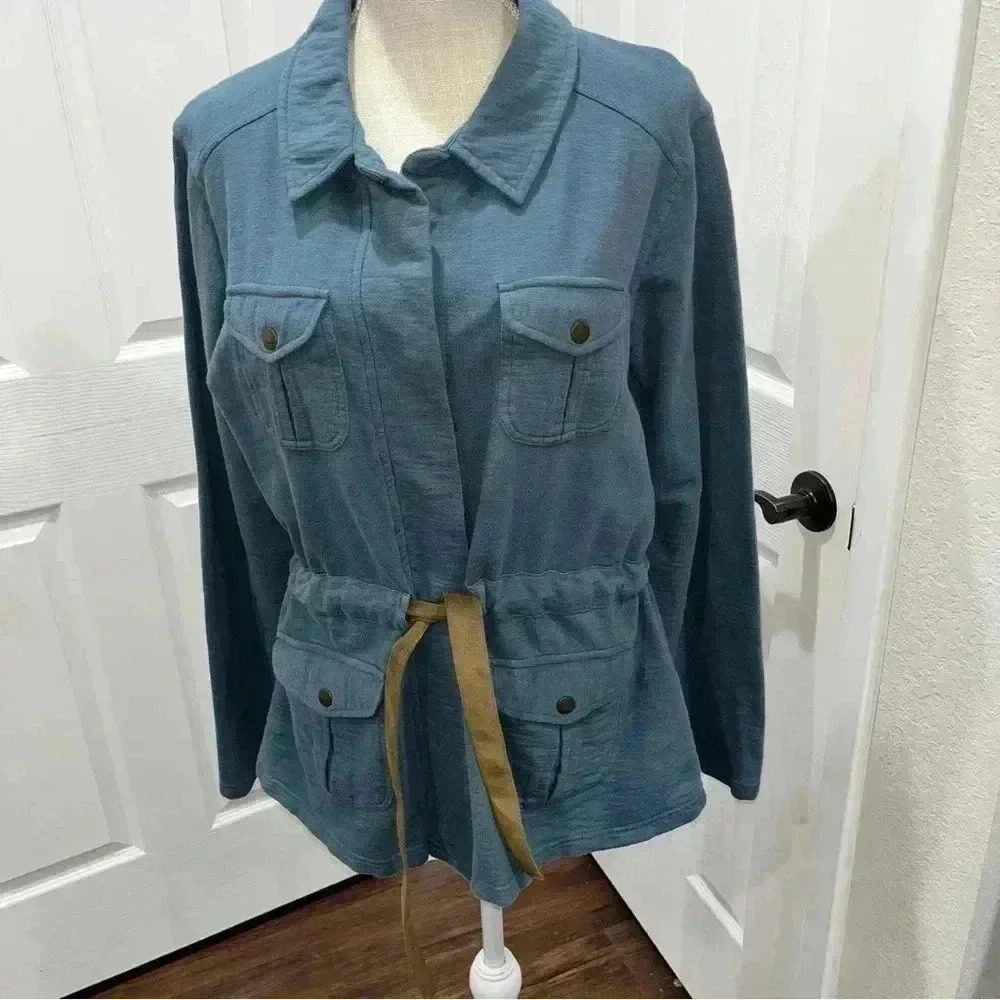 Cabellas blue snap front jacket with snap pockets and suede waist cincing belt